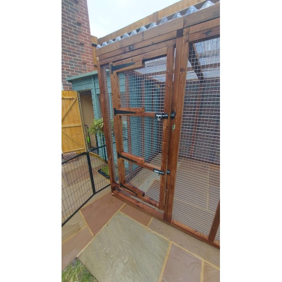 Freestanding 6FT x 6FT Waterproof Animal Enclosure with 16G Fox and Dog Proof Mesh